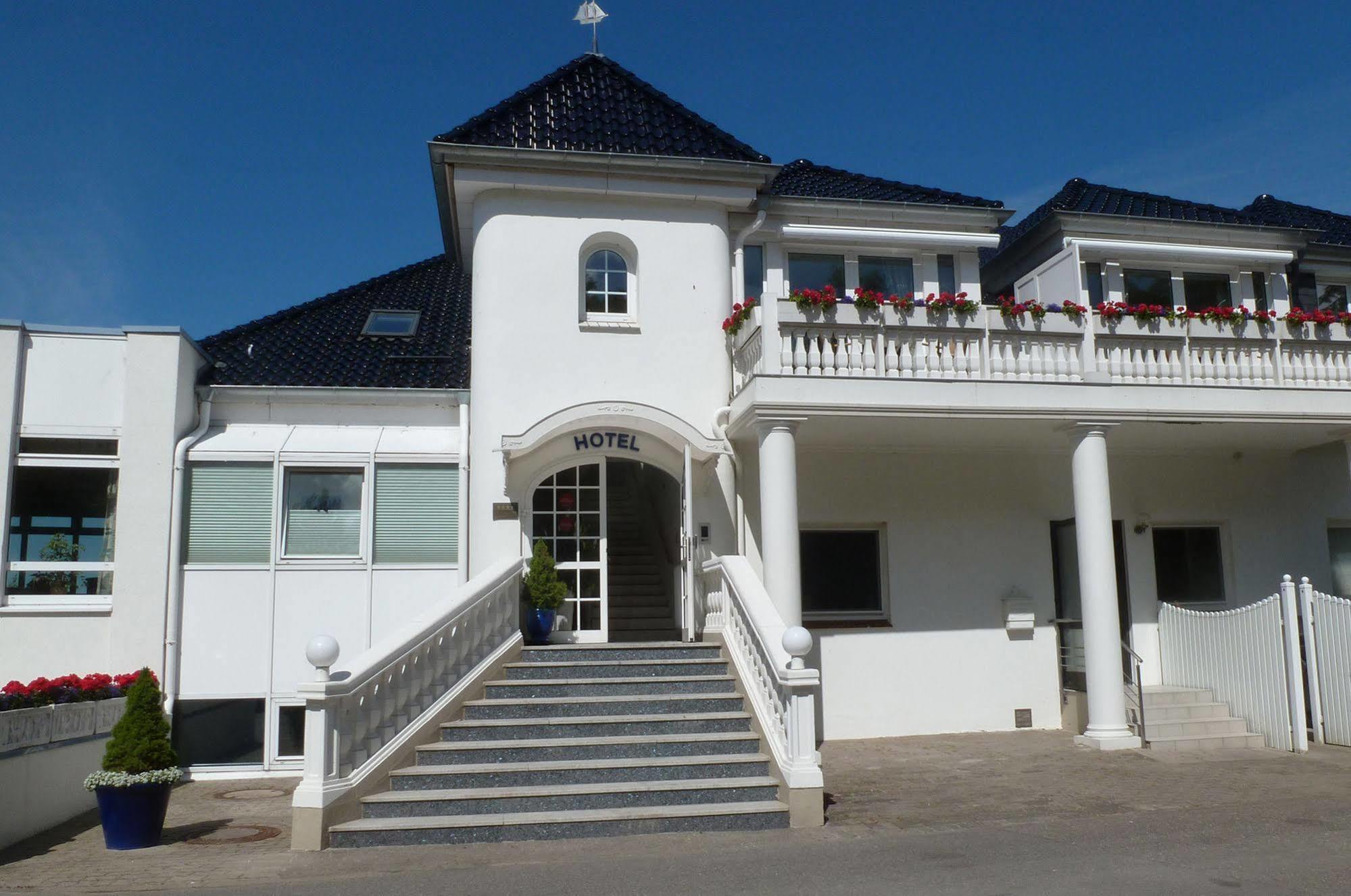 Hotel Seeschloesschen Hohwacht Exterior foto